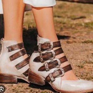 Freebird Scarlett size 8